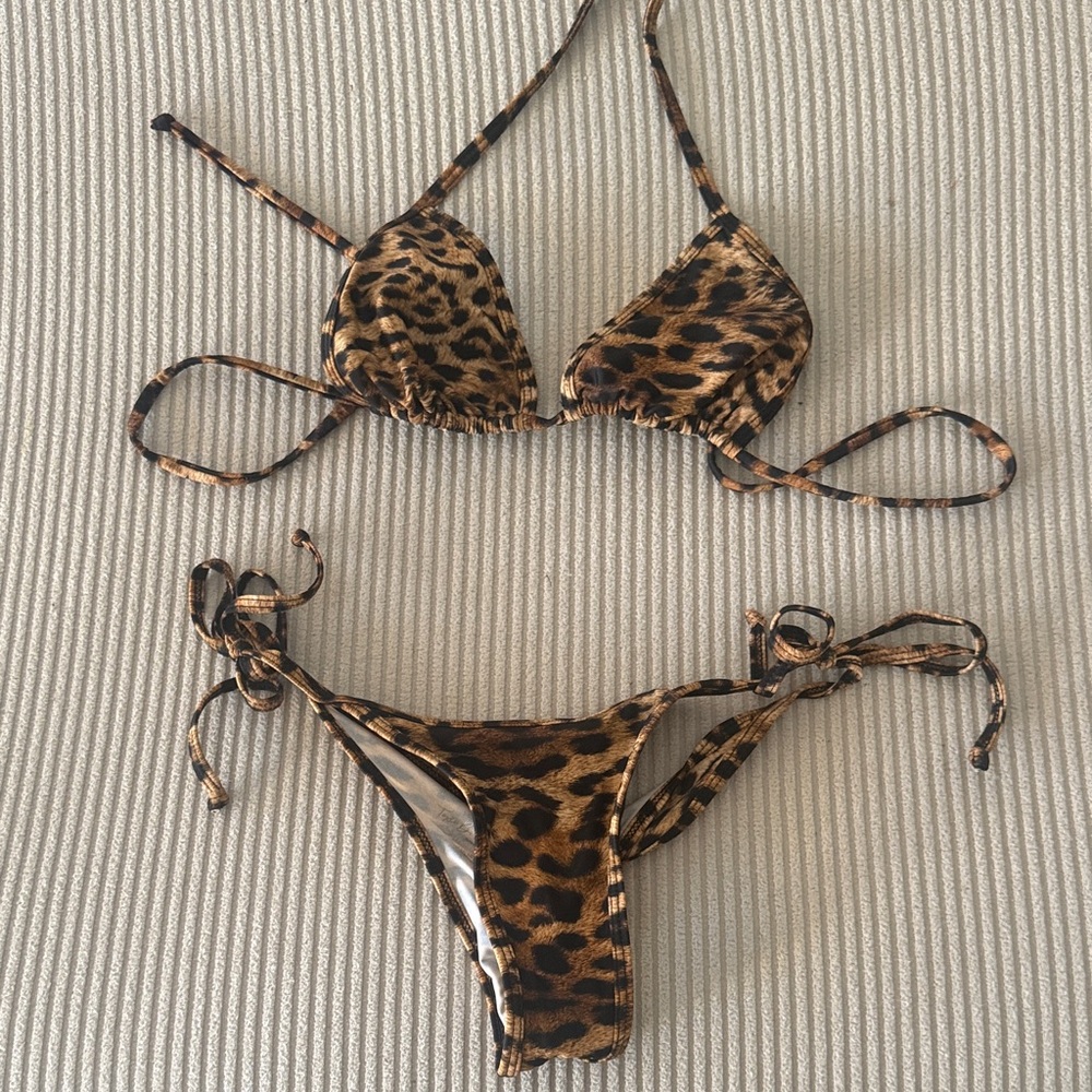 Chic Leopard Print Bikini